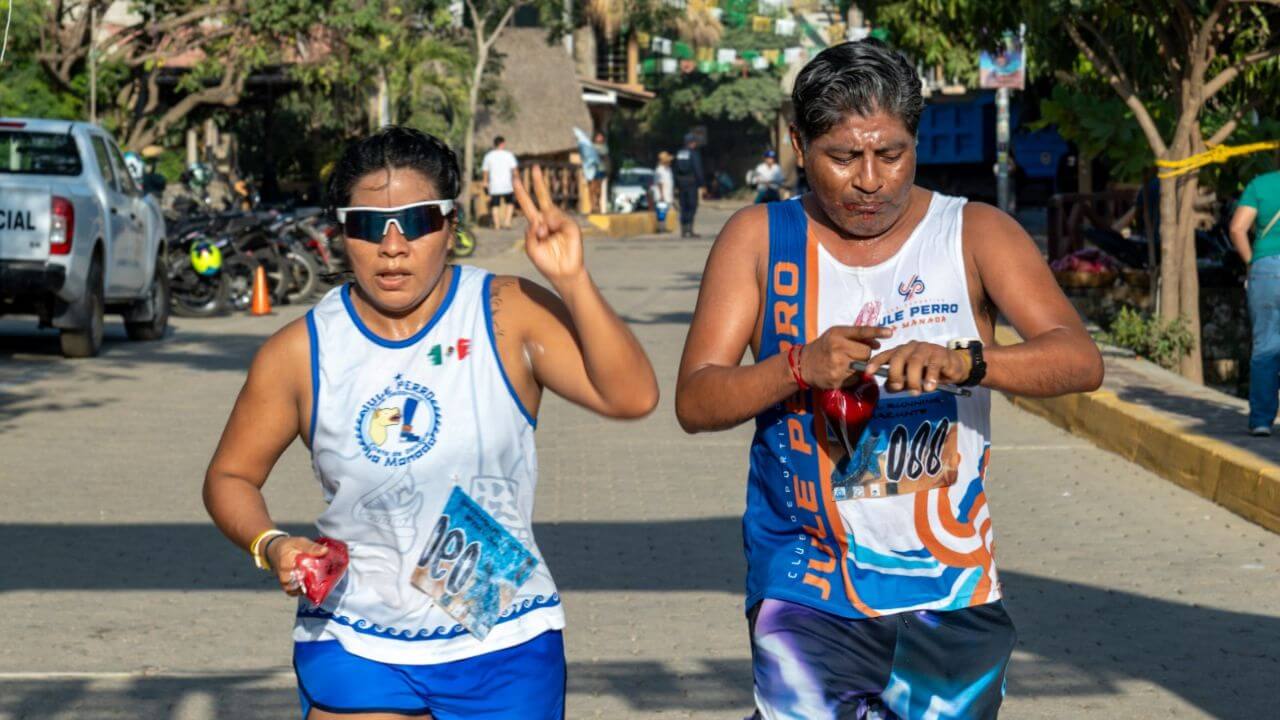 Llegada a la meta del Trail Running Mazunte